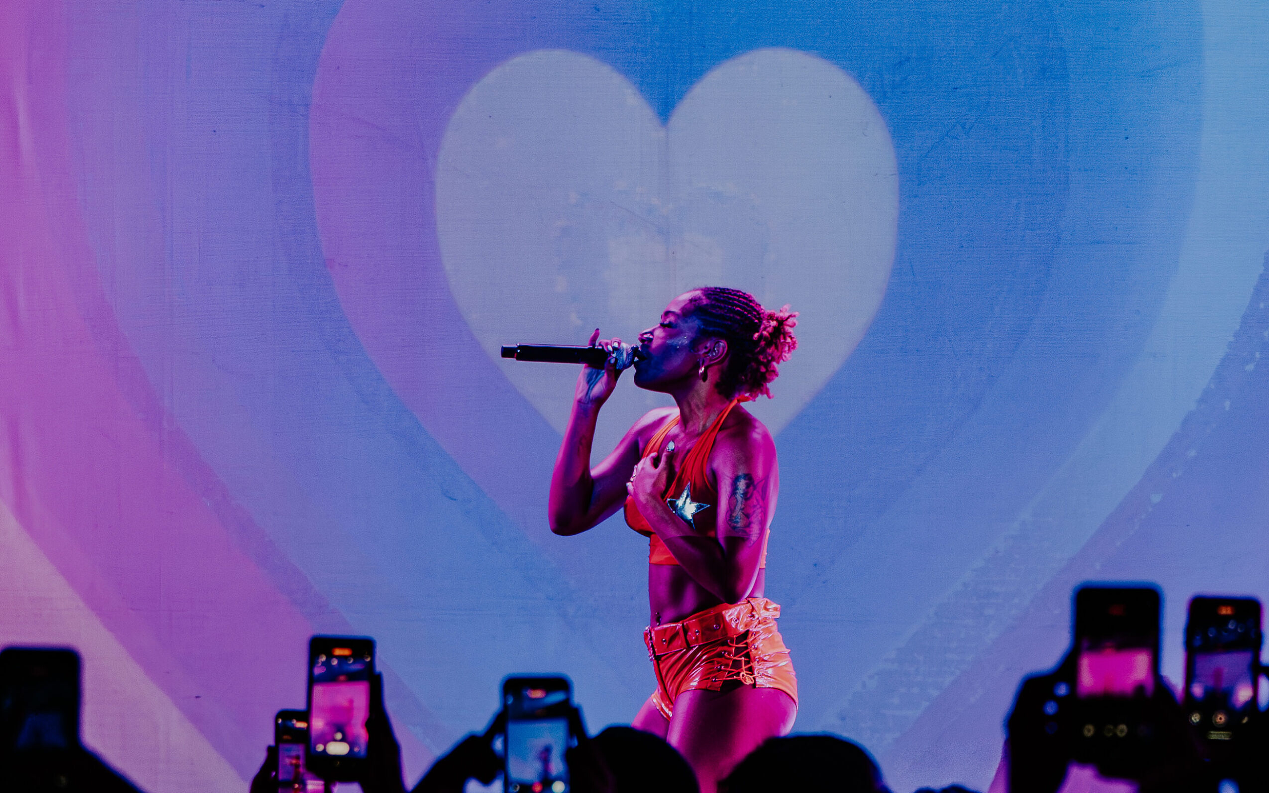 Em linhas gerais: se fosse homem, ela seria maior que eles | Ebony em São Paulo